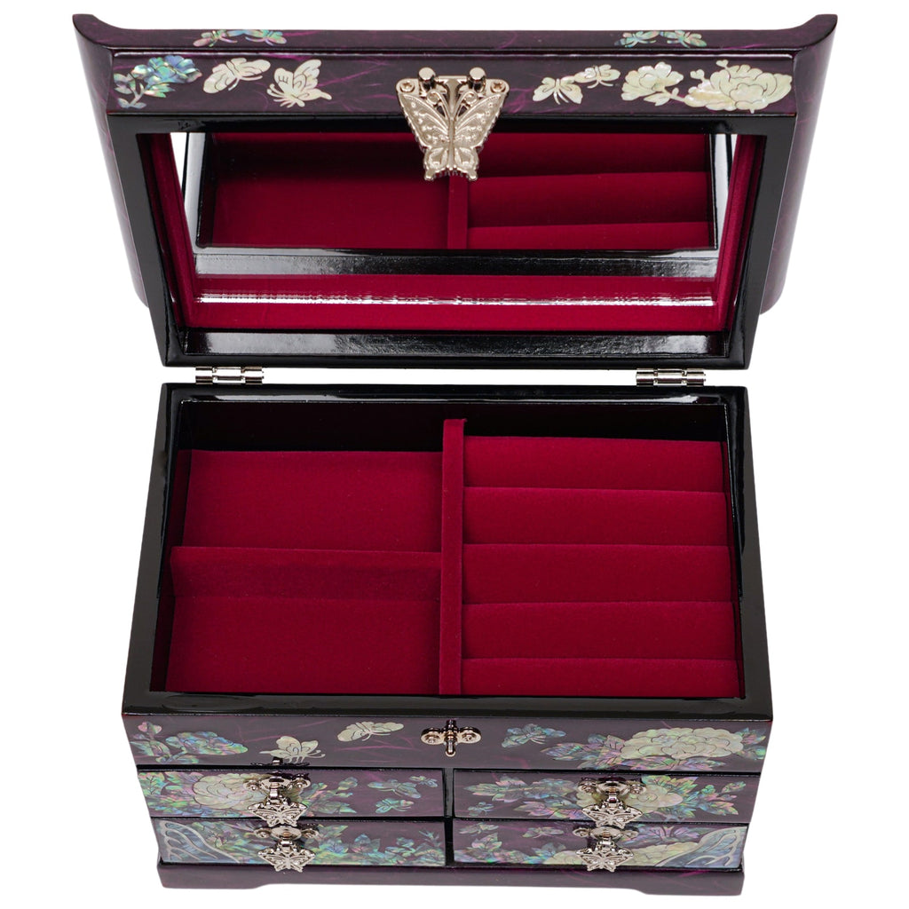 When you open the jewelry box, there is a built-in mirror, and a soft felt is laid, so you can put up to nine rings on the right, and you can store necklaces or earrings on the left.