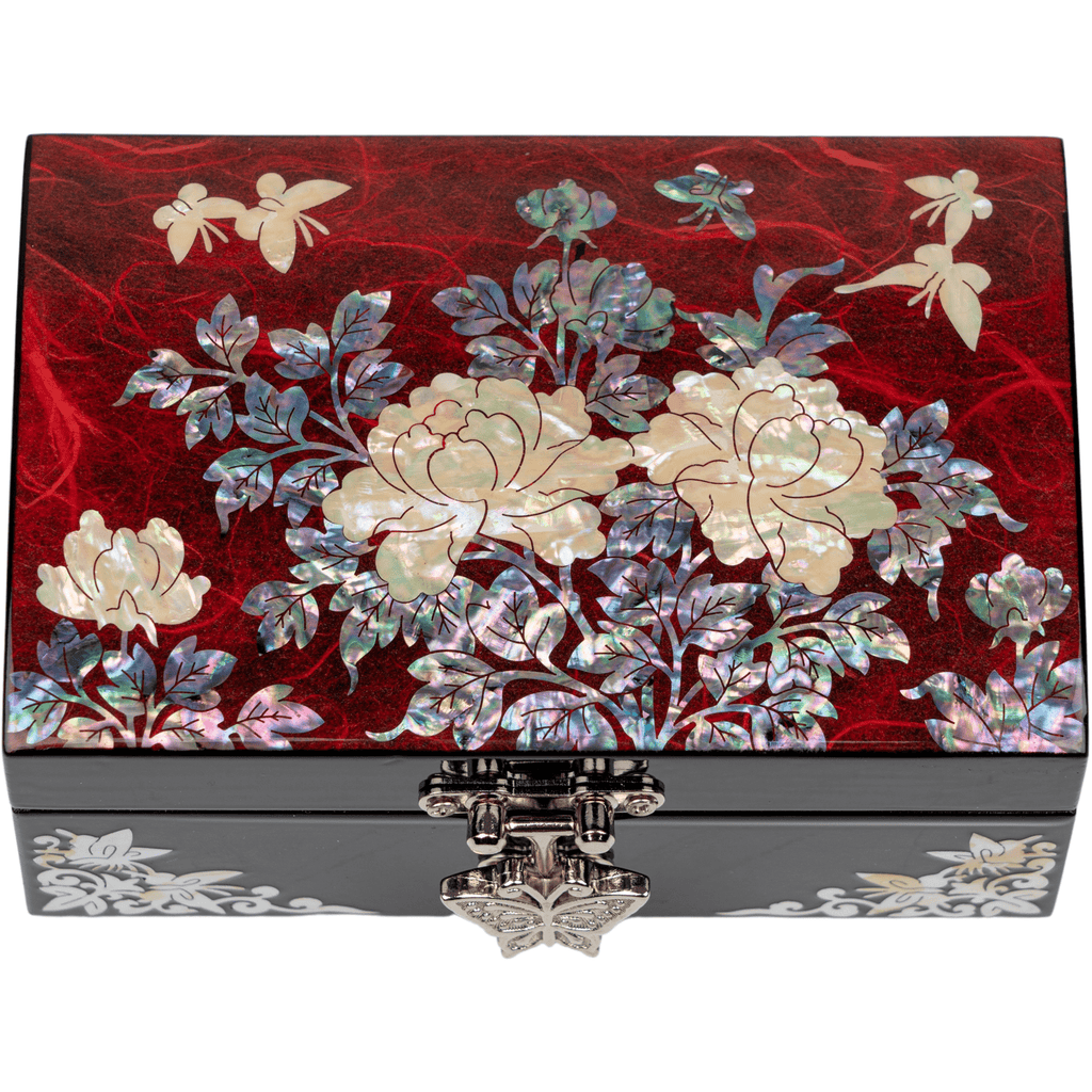  A jewelry box with a red velvet background and a mother-of-pearl inlay depicting flowers and butterflies, featuring a metal clasp and white floral border.