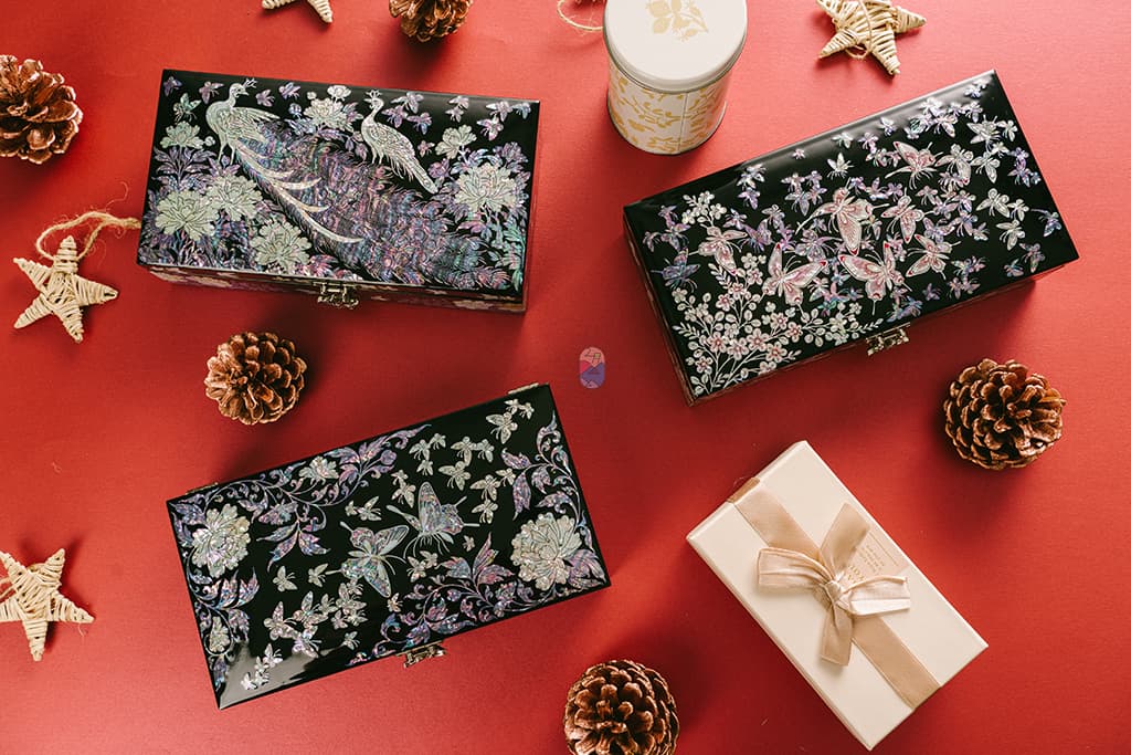 Authentic Korean souvenir jewelry and trinket boxes: perfect for any occasion!