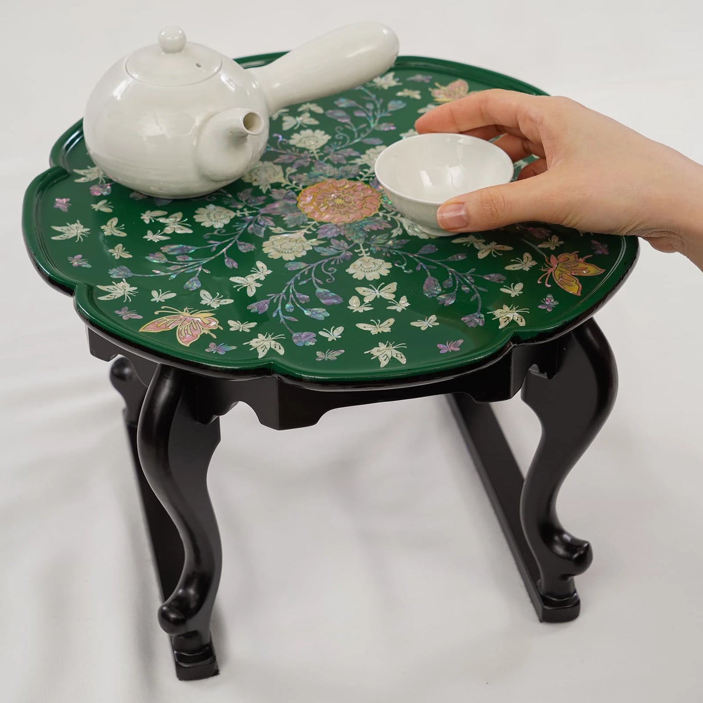 Green mother of pearl inlay round tray table with butterfly and flower pattern, scalloped edge and glossy lacquer finish
