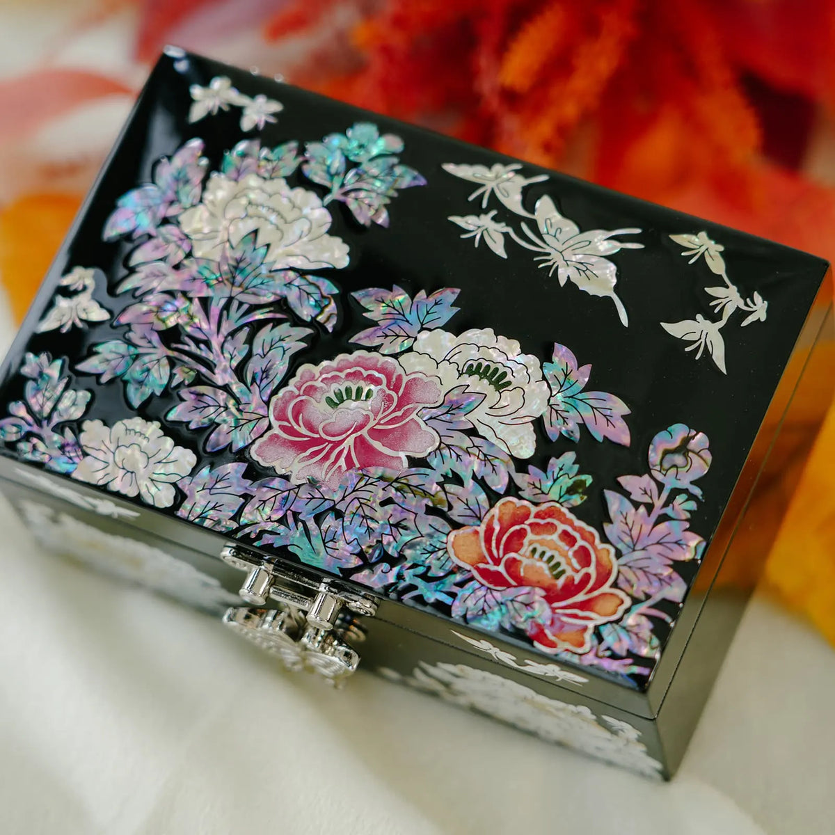 Peony mother of pearl jewelry box, black lacquer with pink and red peonies, butterflies, top view