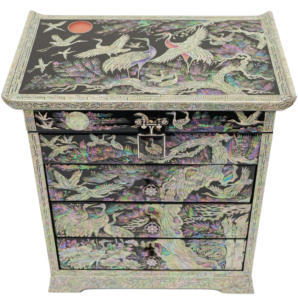 The top of the jewelry box is painted with pine and mother-of-pearl.