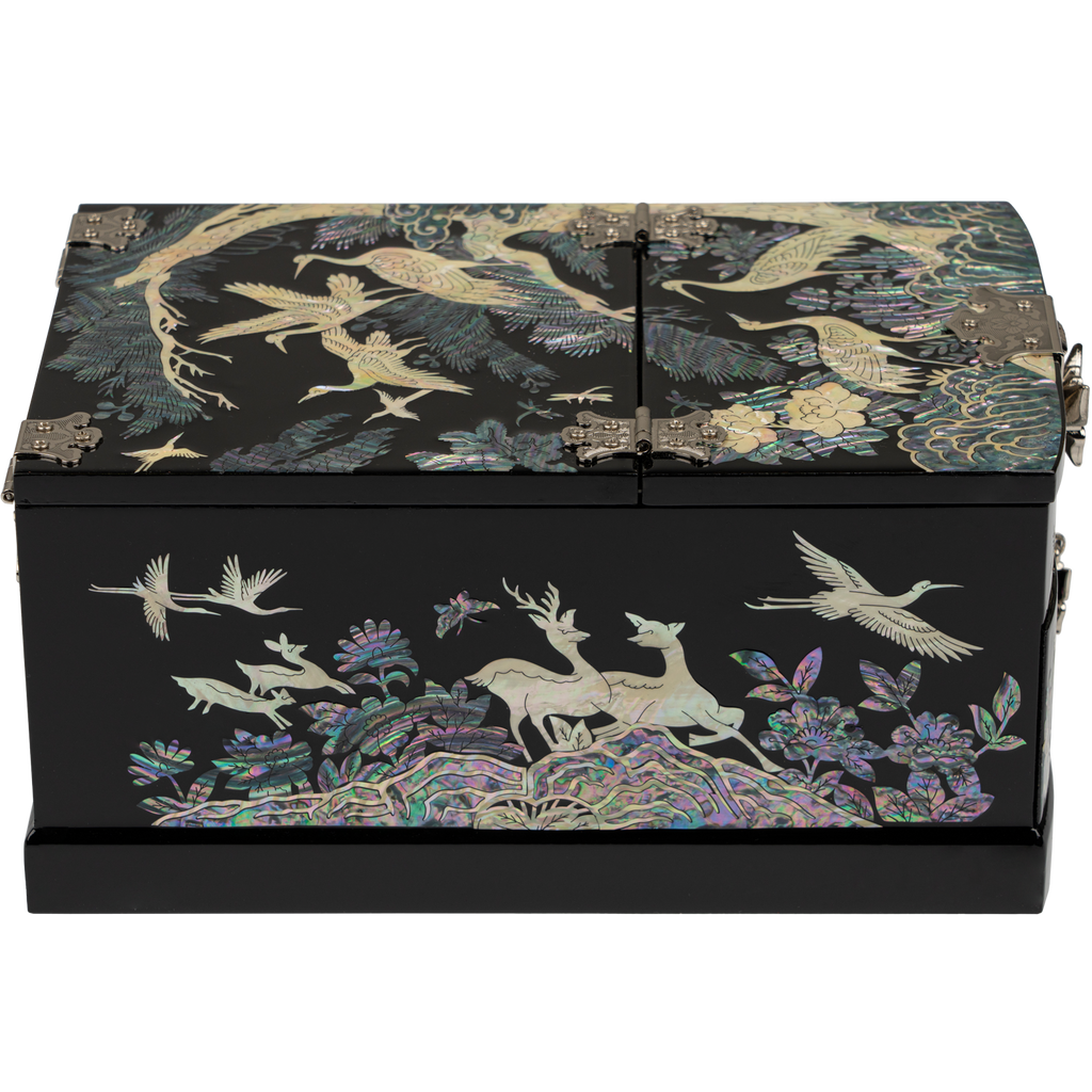  A black lacquer jewelry box with mother-of-pearl inlay depicting cranes and deer amidst floral motifs, showcasing exquisite detailing and traditional design.