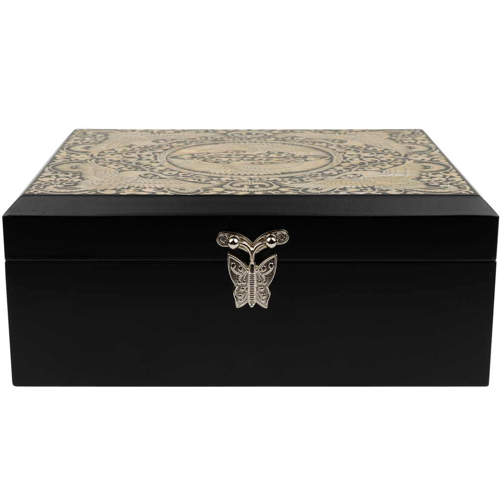 Keepsake boxes with lids